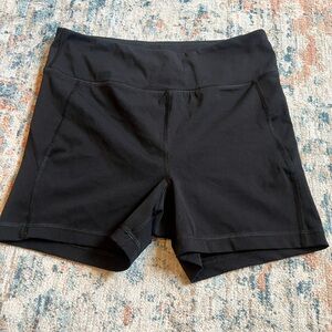 Vuori Black Mid-Rise Performance Bike Shorts
